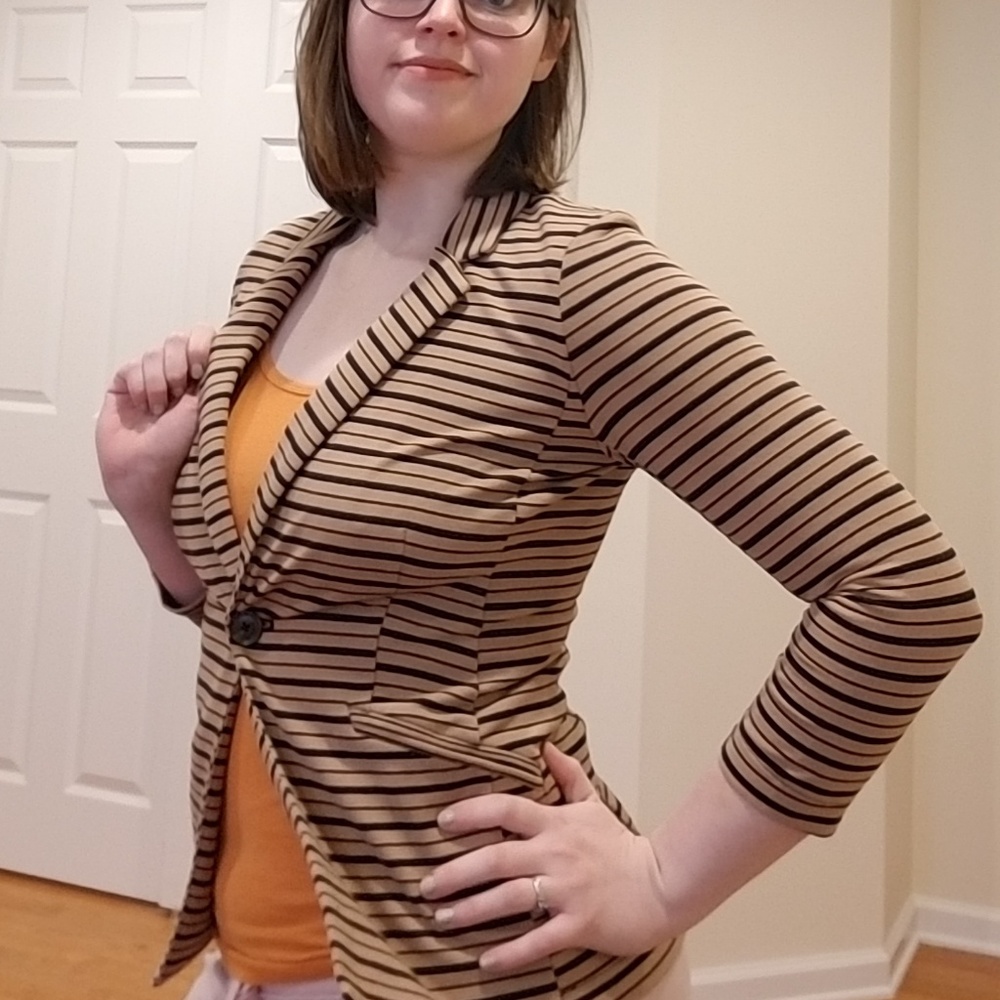 Tan/black blazer jacket w/ two front pockets